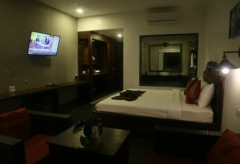 高级大房间, Yeak Loam