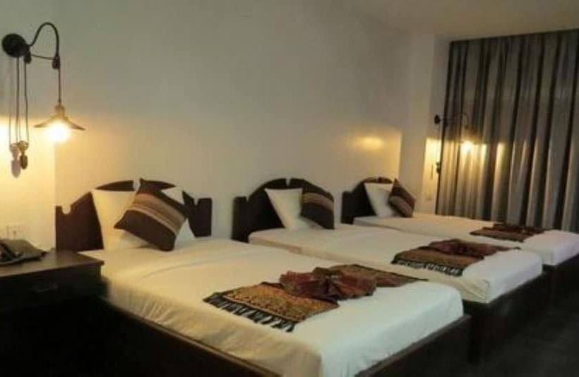 高级三人间, Yeak Loam