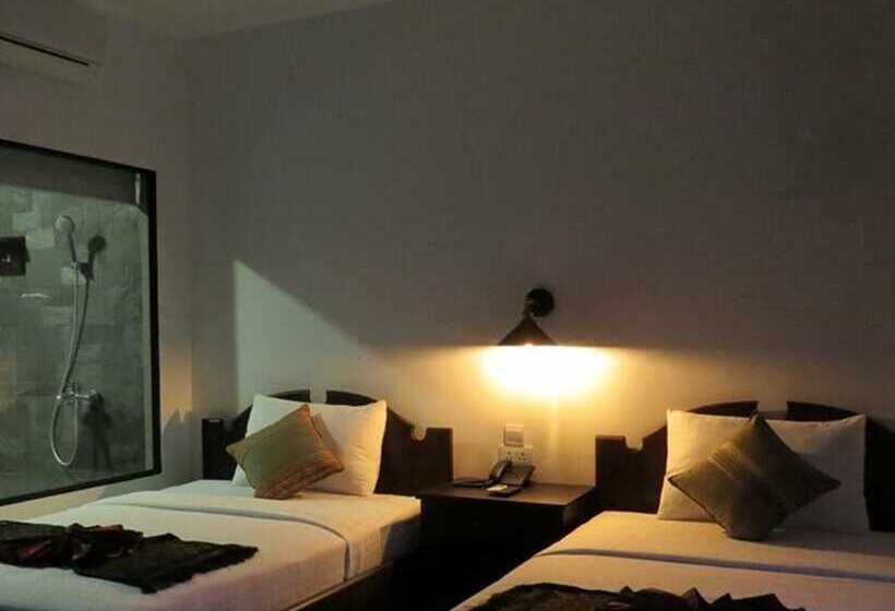 豪华房间, Yeak Loam