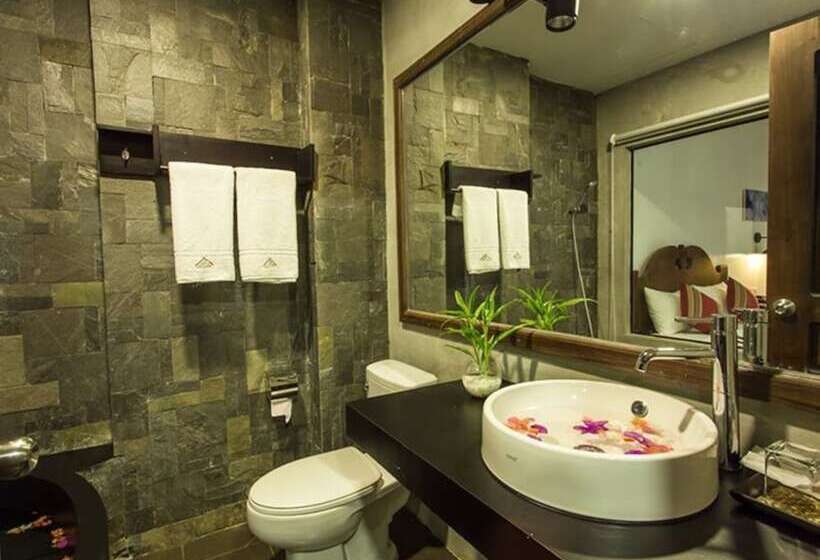 行政套房, Yeak Loam