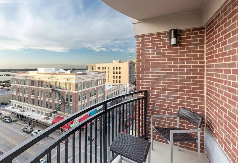 ２ダブルベッドのスタンダードルーム, Courtyard By Marriott Baton Rouge Downtown