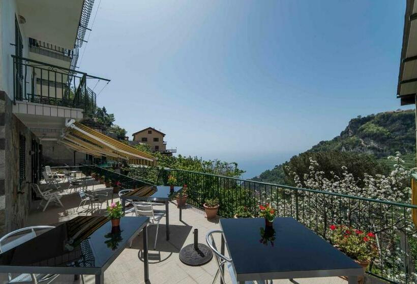 Quarto Estandar com Terraço, Albachiara