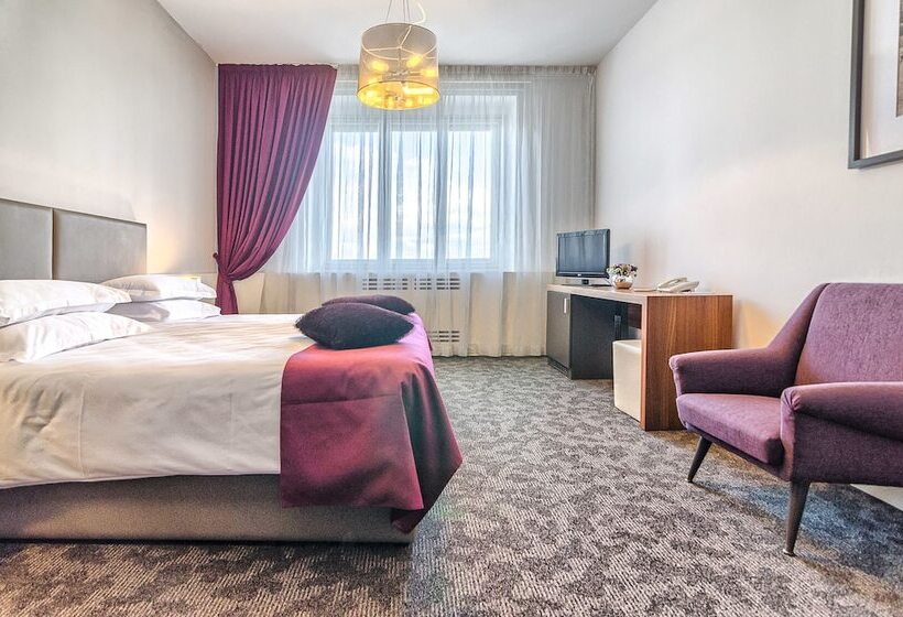 غرفة قياسية مطلّة علي البحر مزوَّدة بشُرفة, Brijuni Hotel Istra