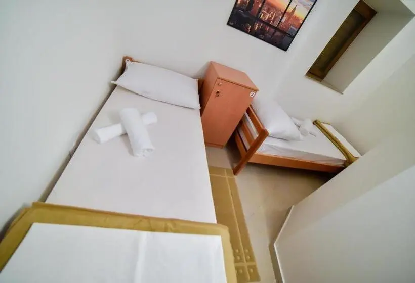Pat in Cameră Comună, Hostel Sinj