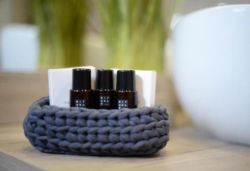 סוויטת סופריור, Castellum