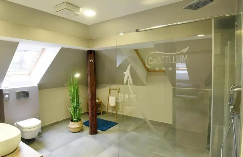 スーペリアースイート, Castellum
