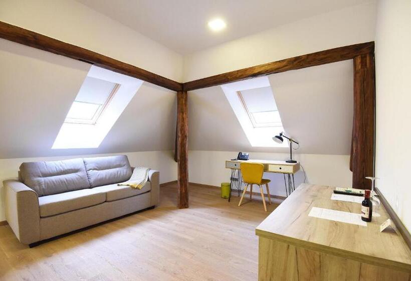 סוויטת סופריור, Castellum