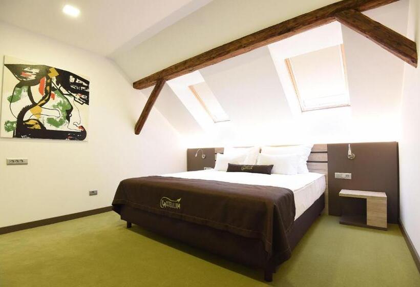 סוויטת סופריור, Castellum