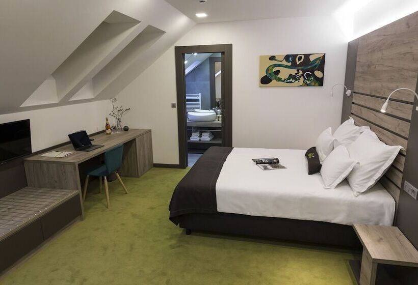 חדר סטנדרט, Castellum