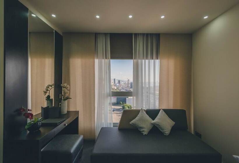 Quarto deluxe vista mar, Louis V Hotel Beirut