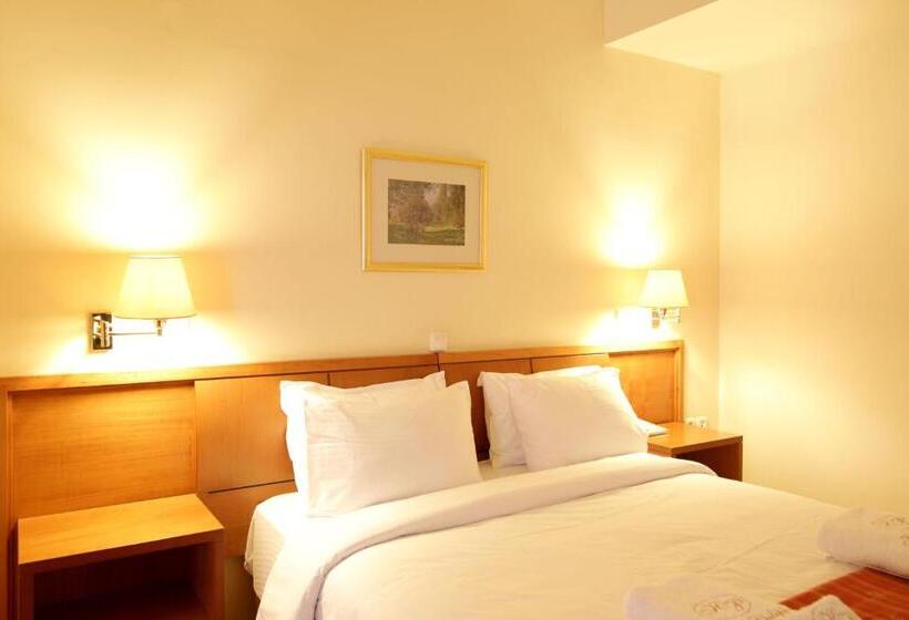 デラックスルーム, Philippos Livadeia