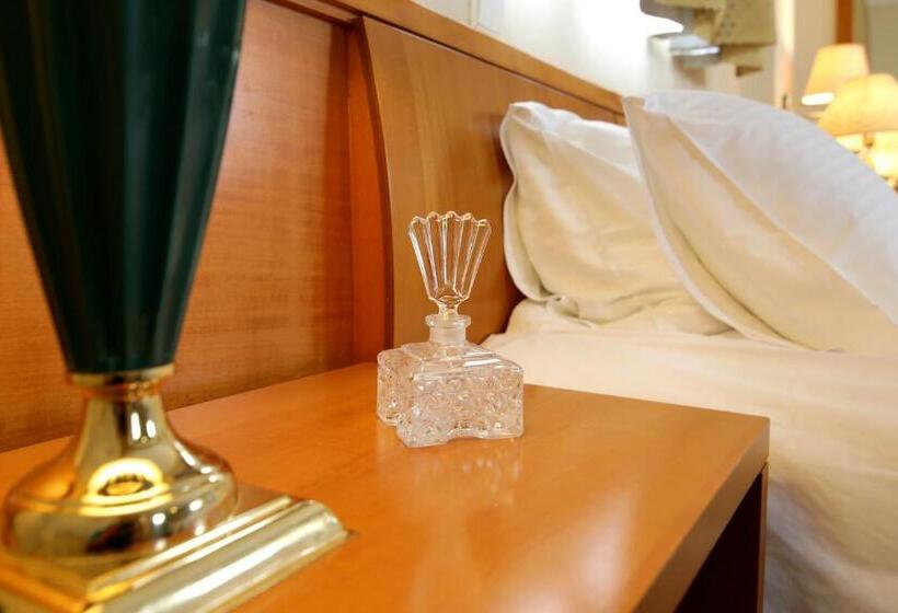 スーペリアースイート, Philippos Livadeia