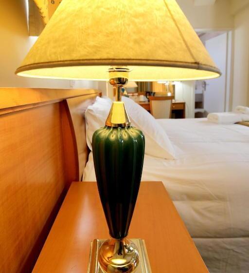 スーペリアースイート, Philippos Livadeia