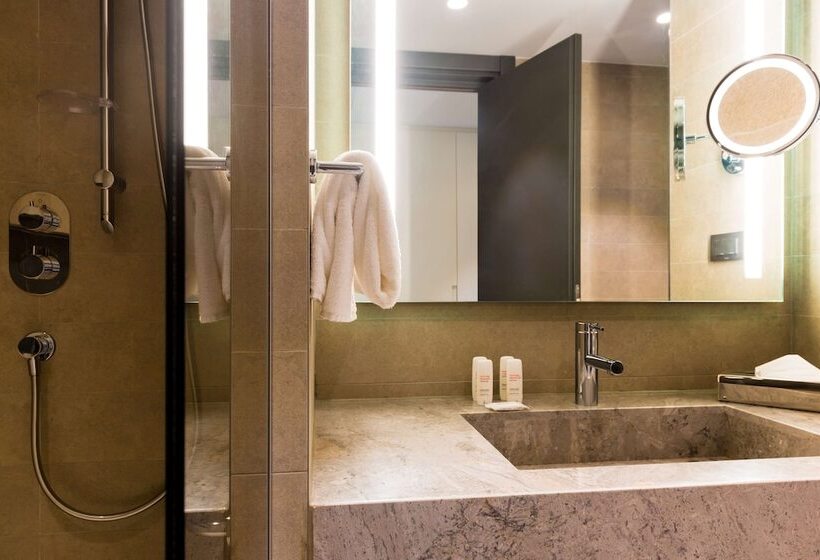 اتاق استاندارد با چشمانداز استخر, Radisson Hotel Dakar Diamniadio