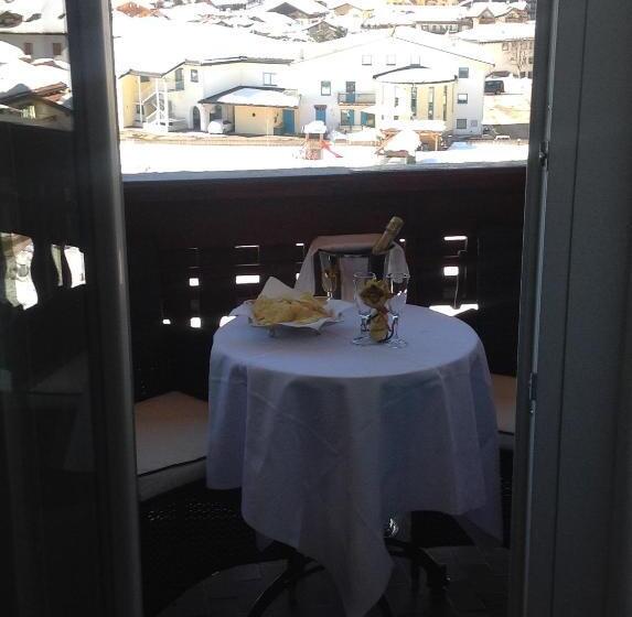 غرفة عائلية مطلّة علي الجبل, Park Hotel Mater Dei