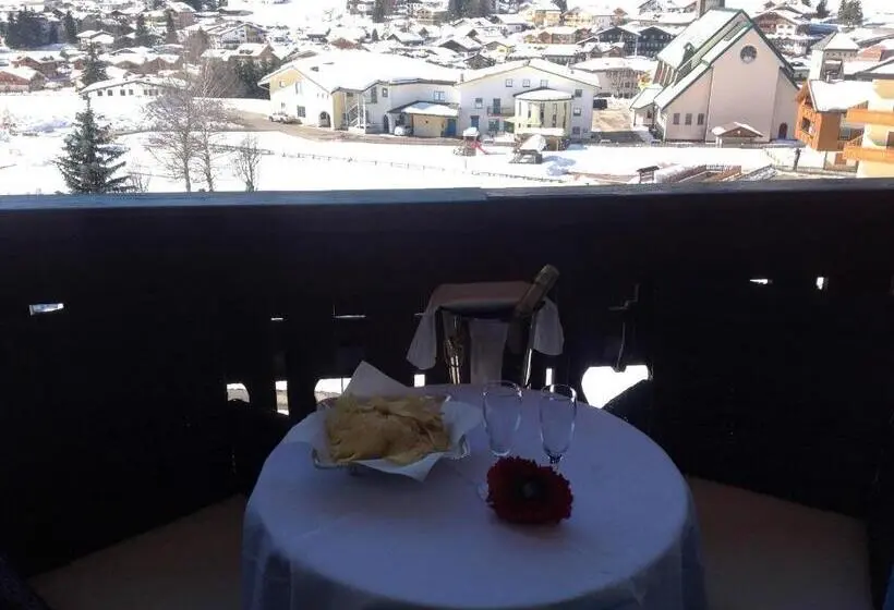 اتاق خانوادگی با چشم‌انداز کوه, Park Hotel Mater Dei