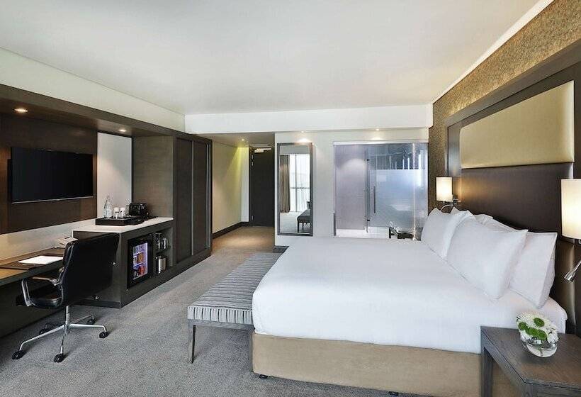 اتاق لوکس, Legend Hotel Lagos Airport, Curio Collection By Hilton