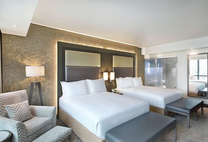 اتاق لوکس, Legend Hotel Lagos Airport, Curio Collection By Hilton