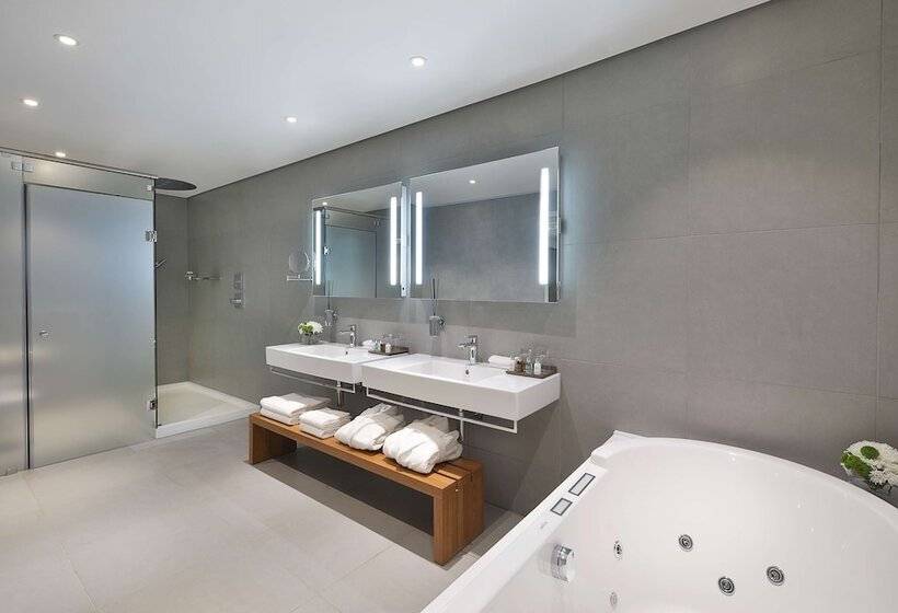 سوئیت پرزیدنت, Legend Hotel Lagos Airport, Curio Collection By Hilton