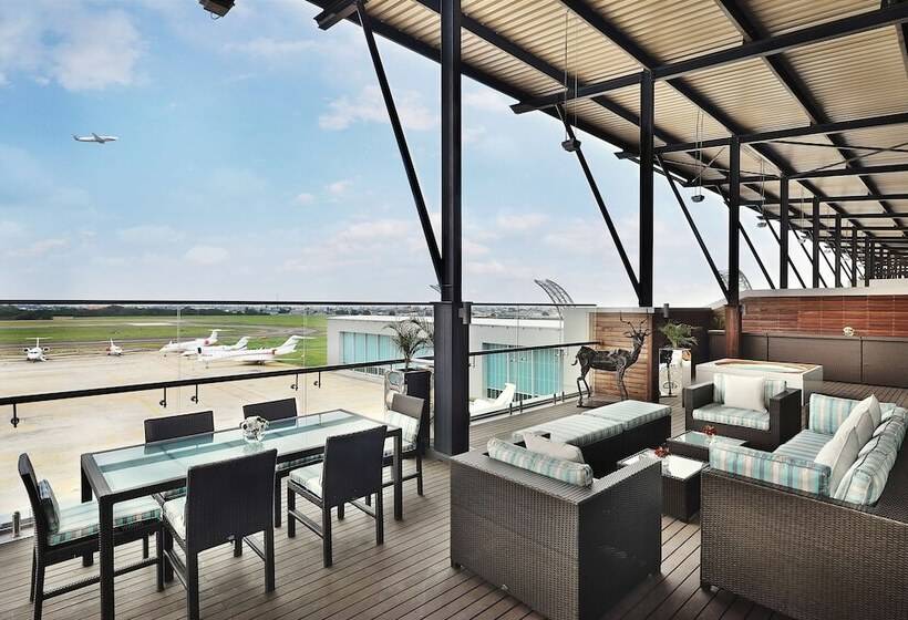 سوئیت پرزیدنت, Legend Hotel Lagos Airport, Curio Collection By Hilton