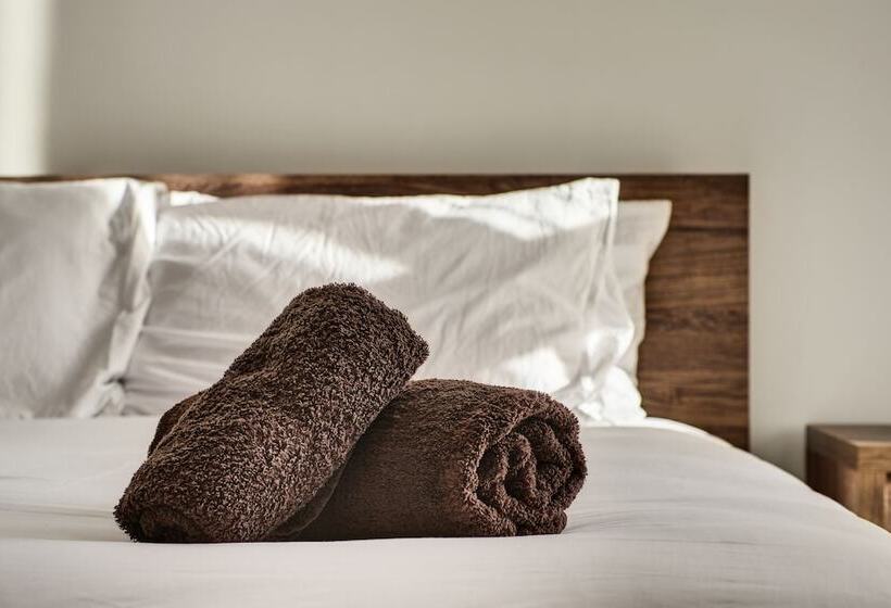 آپارتمان 1 خوابه با بالکن, The Village Apartments