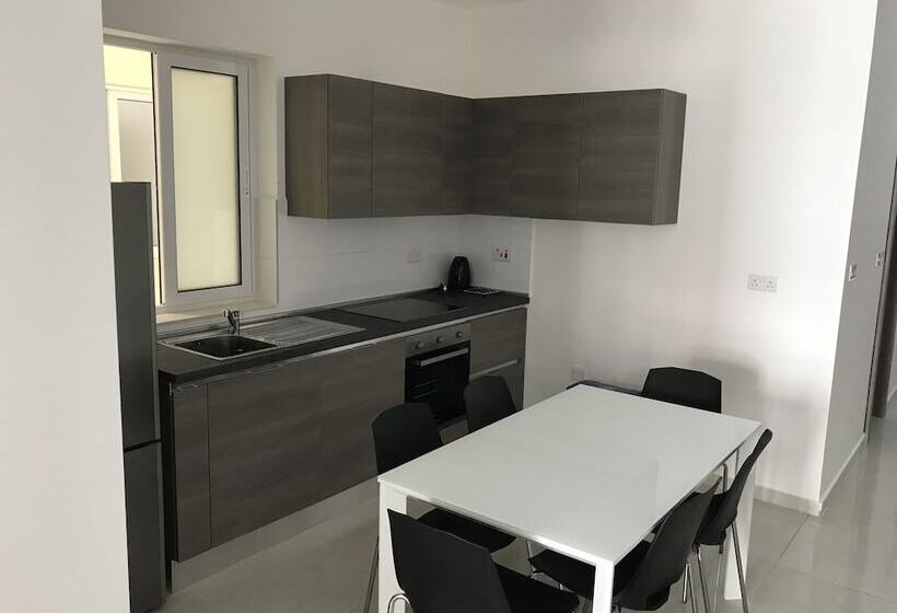 آپارتمان 1 خوابه با بالکن, The Village Apartments