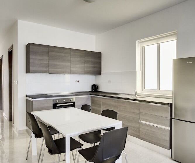 آپارتمان 3 خوابه, The Village Apartments