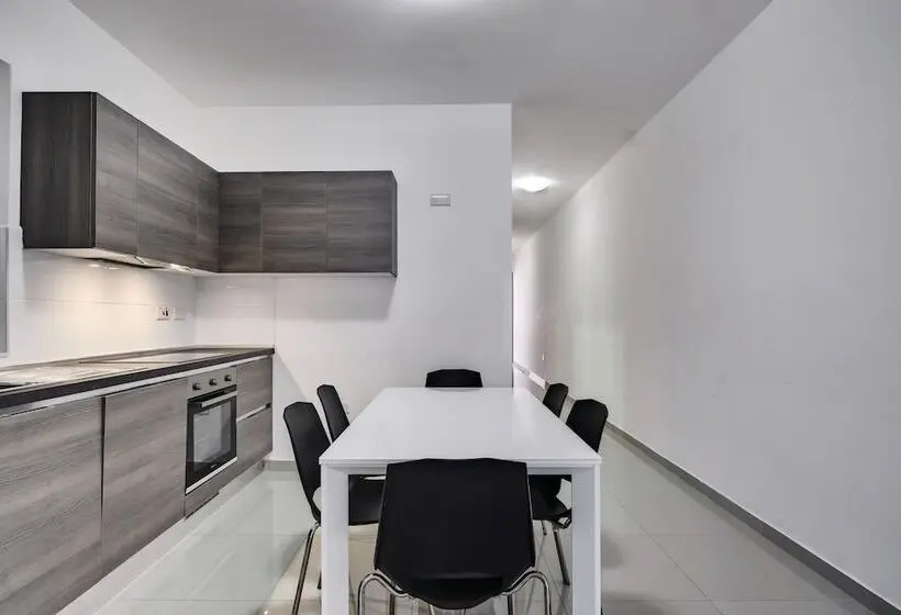 آپارتمان 1 خوابه با بالکن, The Village Apartments