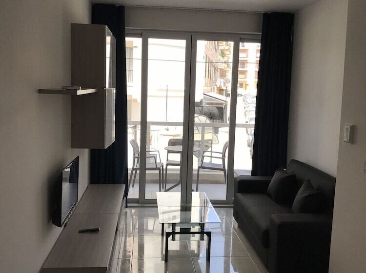 آپارتمان 1 خوابه با بالکن, The Village Apartments