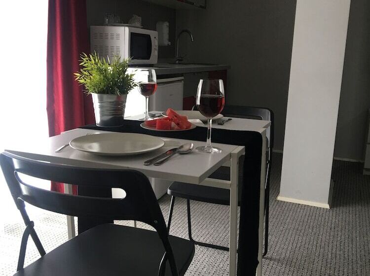 スタンダードスタジオ, Arkem Hotel 1