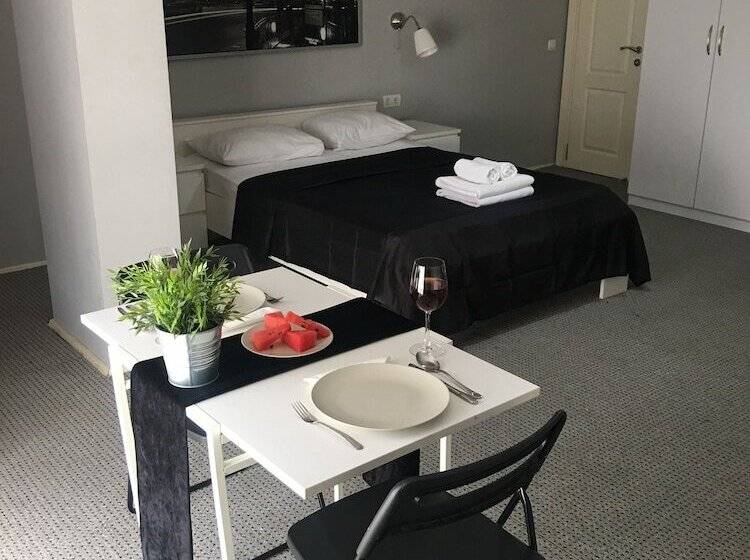 スタンダードスタジオ, Arkem Hotel 1