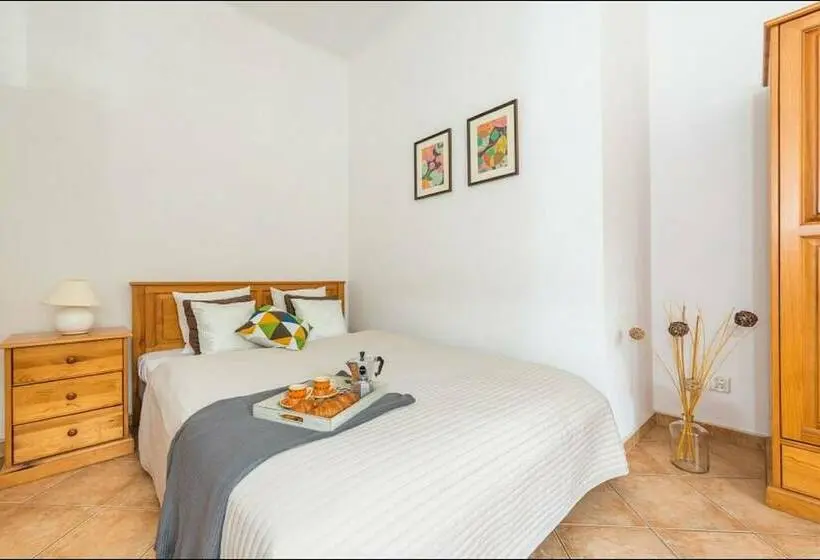 استودیوی استاندارد, P&o Apartments Plac Zbawiciela