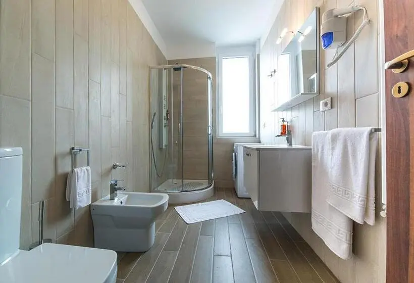 1 Bedroom Penthouse Apartment, Residence Il Lago