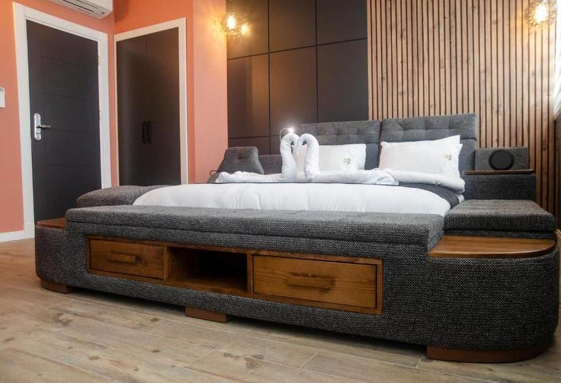 سوئیت با تخت بزرگ, Sweet Home Suite