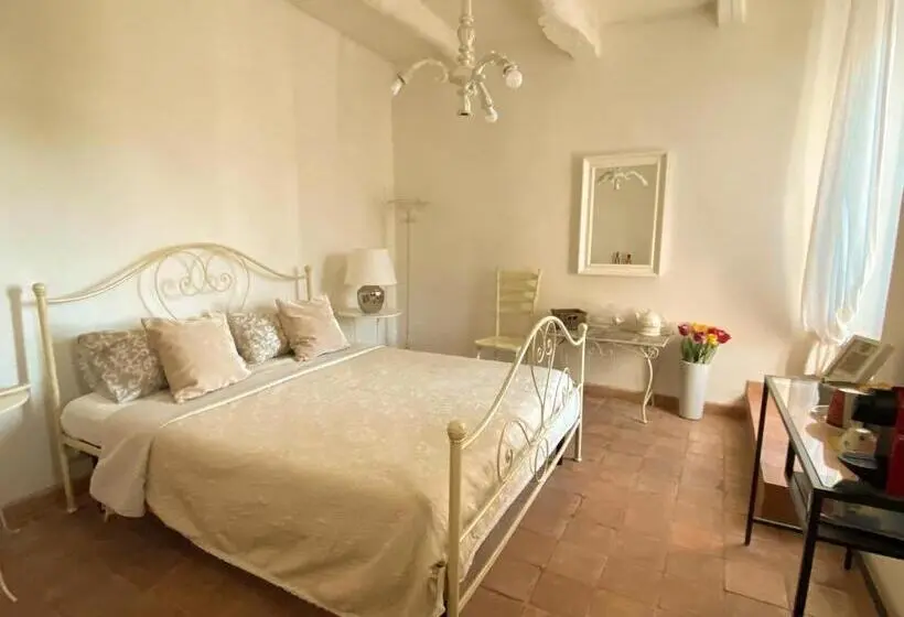 اتاق استاندارد, Pietrasanta