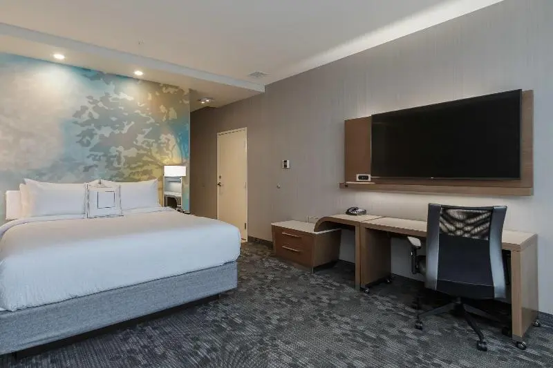 キングサイズベッドのスタンダードルーム, Courtyard By Marriott South Bend Downtown