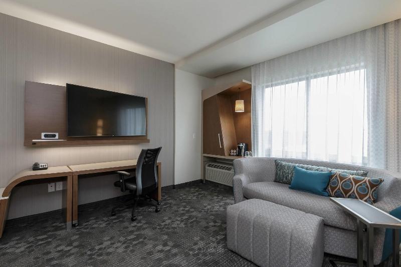 اتاق استاندارد با تخت بزرگ, Courtyard By Marriott South Bend Downtown