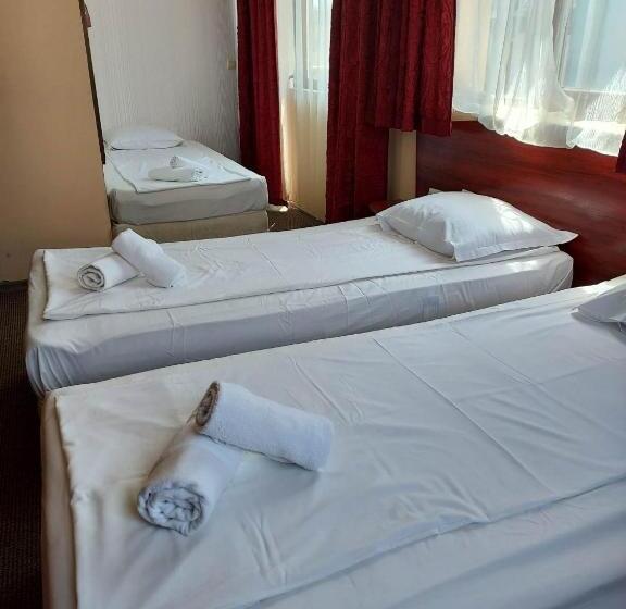 חדר קלאסי לשלושה, Guest House Bordo