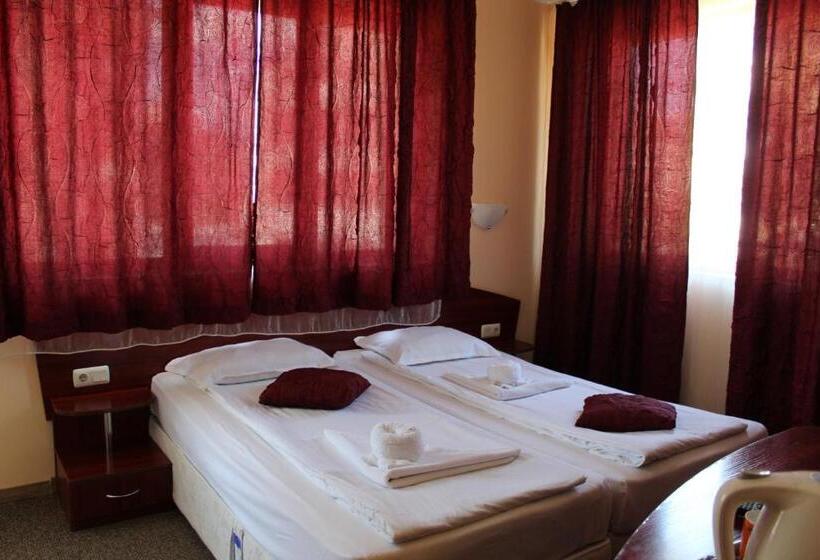 חדר קלאסי לשלושה, Guest House Bordo