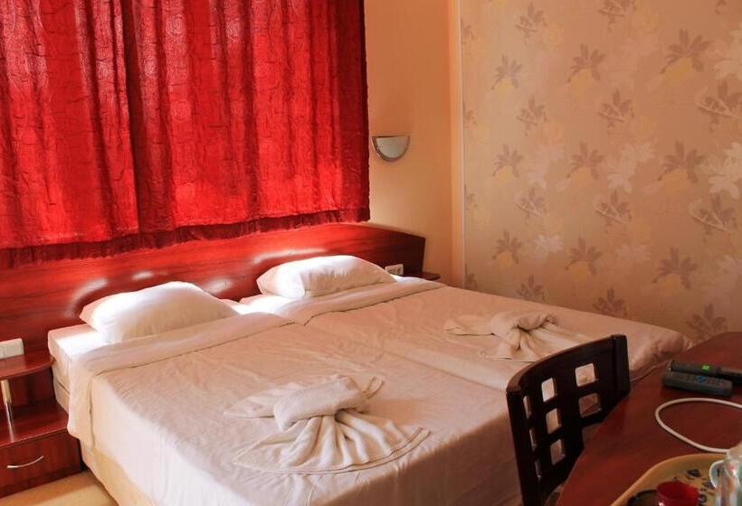 חדר קלאסי לשלושה, Guest House Bordo