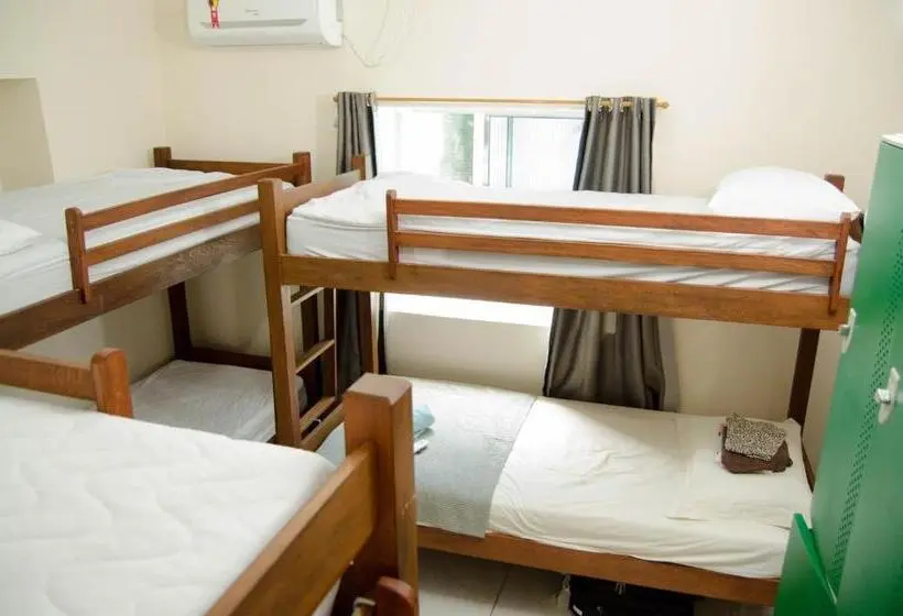 ルームシェアのワンベッド, Ilha Hostel