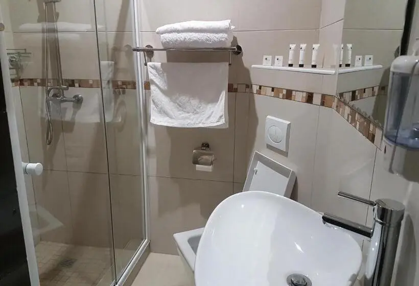 اتاق لوکس با تخت بزرگ, La Signature Guest House