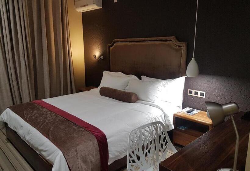 اتاق لوکس با تخت بزرگ, La Signature Guest House