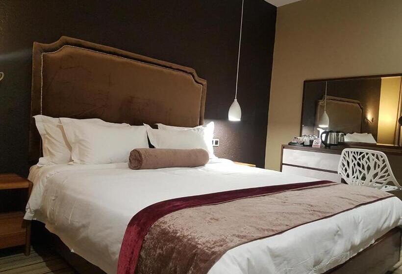 اتاق لوکس با تخت بزرگ, La Signature Guest House