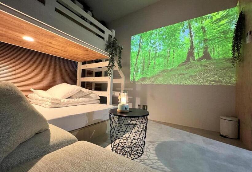 小室, 365base Outdoor Hostel