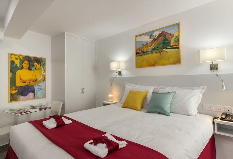 スタンダードスタジオ, Art & Wine Studios And Apts