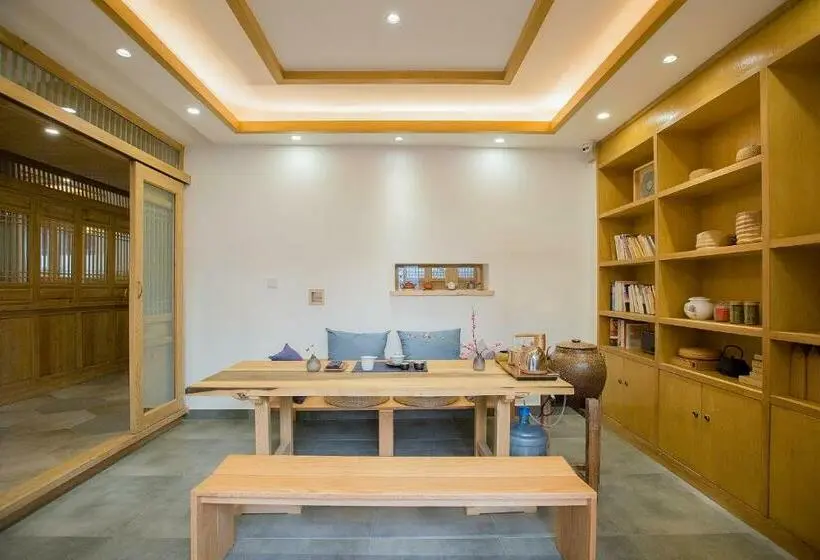 ルームシェアのワンベッド, Jianshe Inn