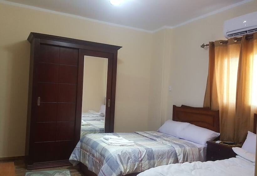 اتاق لوکس با بالکن, Royal Pyramids Inn