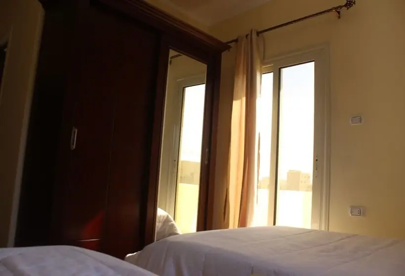 اتاق لوکس با بالکن, Royal Pyramids Inn