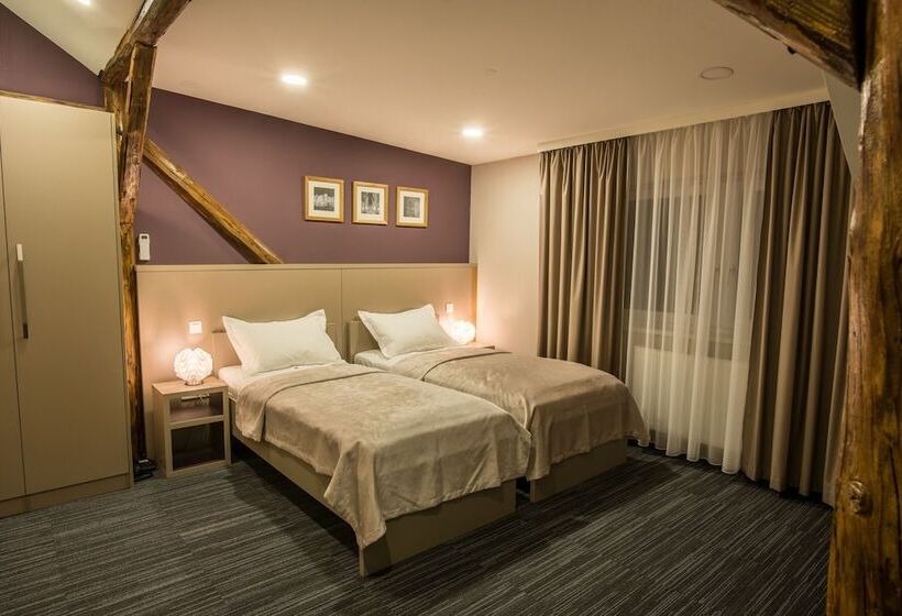 スタンダードルーム, Sundial Boutique